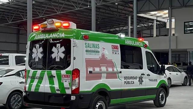Ambulancia municipal nueva con balizamiento y rotulación